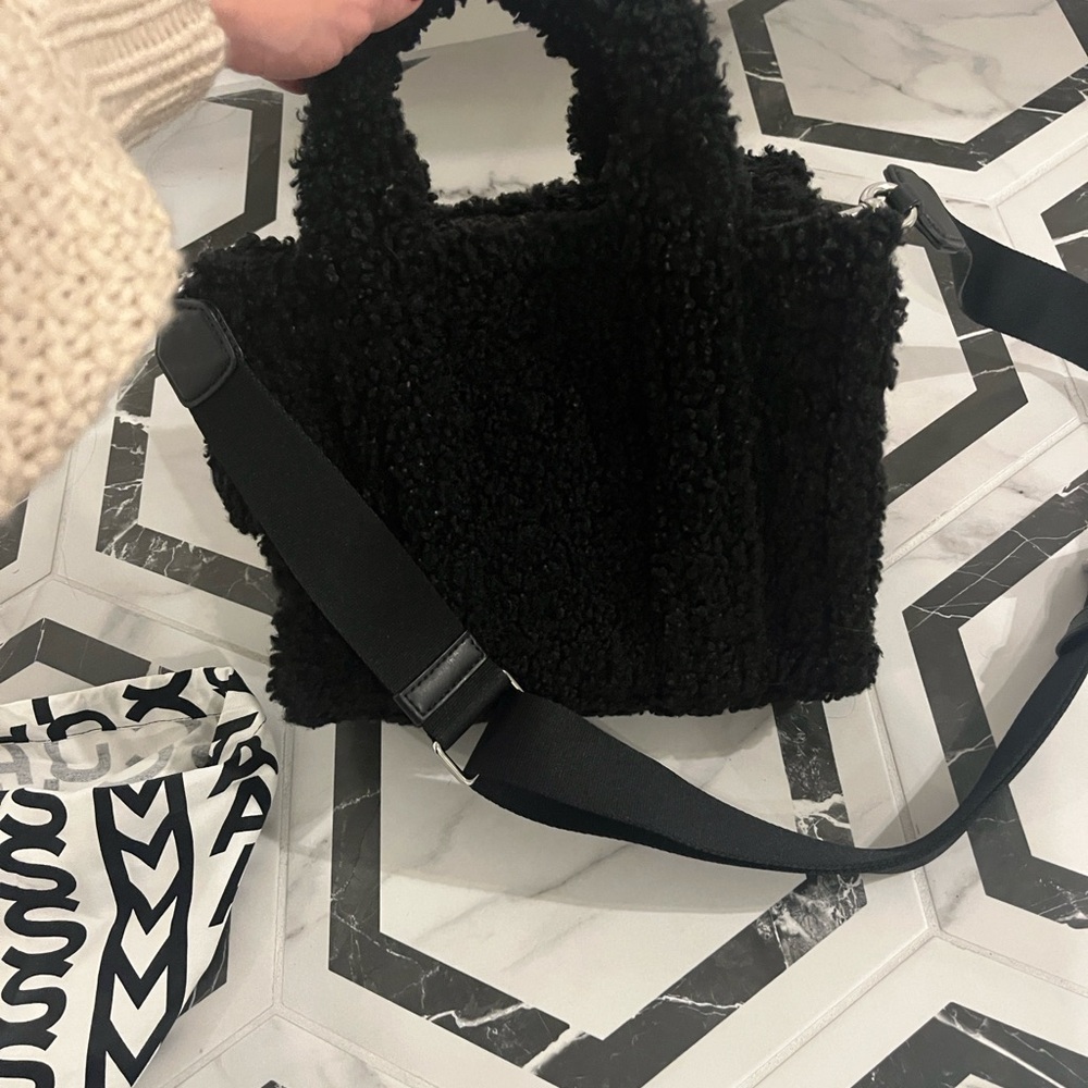 Black Sherpa Marc Jacobs tote - Picture 2 of 4